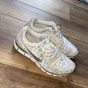 Nike cheetah print tennis shoe
